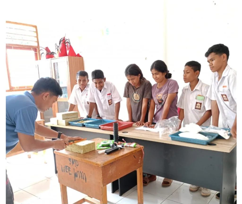 Inovasi Tanaman Hidroponik di SMK Pertanian Kasimo ala Fransiscus Go