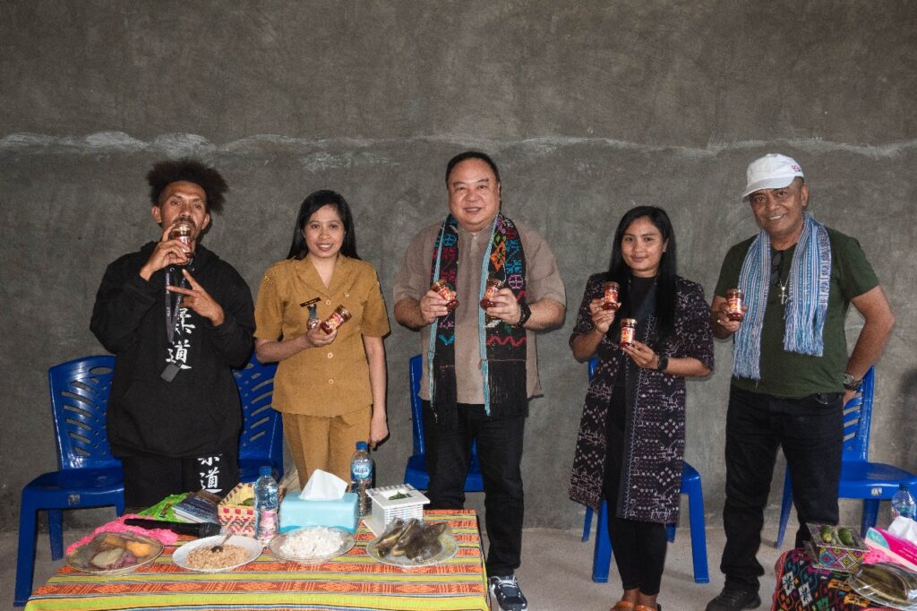 Fransiscus Go Dukung UMKM Sambal Asett: Anak Muda NTT Bisa Naik Kelas