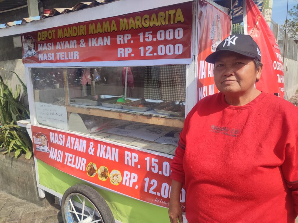 Program Bedah UMKM Kembali Hadir, Ibu Margarita Terima Bantuan Pertama Sejak 1996