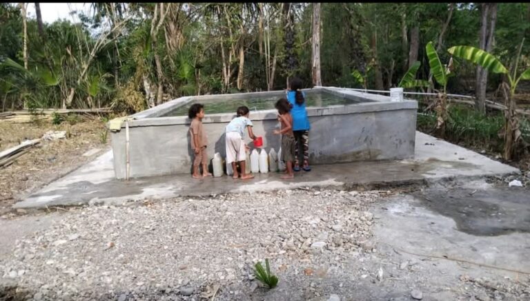 Bak Penampungan Air di Kampung Maumolo Mulai Dimanfaatkan Warga