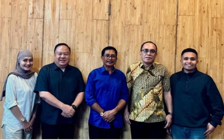 Mantan Bupati Sabu Marthen Dira Tome Bersilaturahmi ke Fransiscus Go di Jakarta