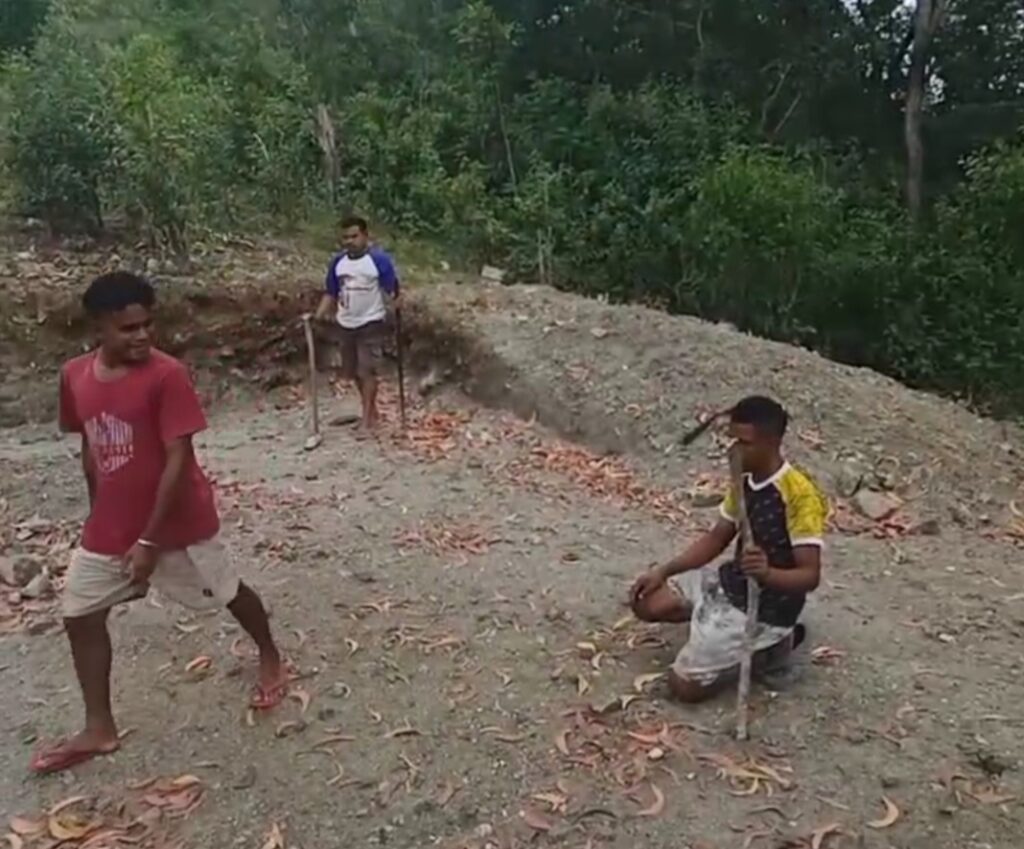 Atasi Krisis Air, YFMG Mulai Pembangunan Bak Penampung Kelima untuk Warga Maumolo