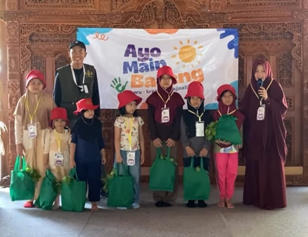Belajar dari Alam, Anak-Anak Ikuti Program Edufarm di Nara Kupu Village