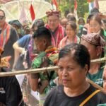Fransiscus Go Kunjungi Maumolo, YFMG Resmikan Rumah Hasil Program Bedah Rumah